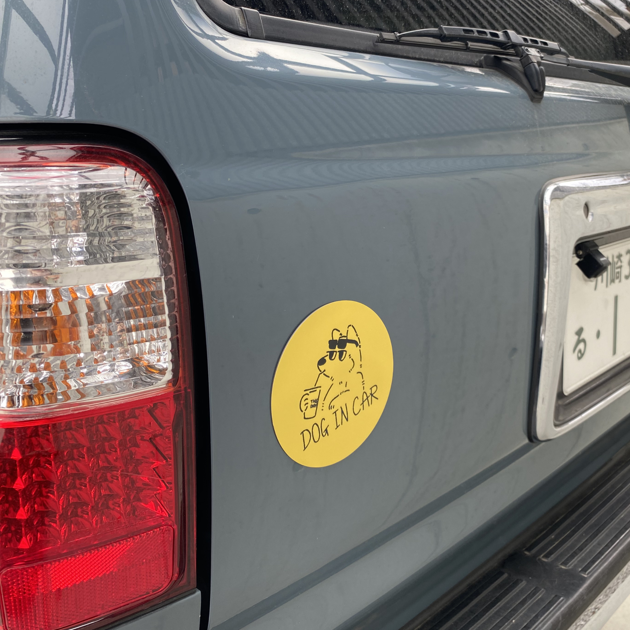 DOG IN CAR　カーマグネット
